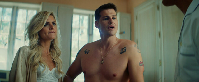 Eliza Coupe sexy – The Estate (2020)