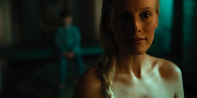 Lou Llobell sexy, Laura Birn sexy – Foundation s01e02 (2021)