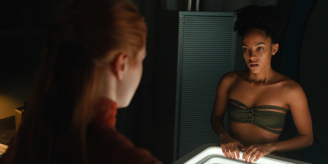 Lou Llobell sexy, Laura Birn sexy – Foundation s01e02 (2021)