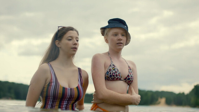 Polina Guhman sexy, Elizaveta Ishchenko sexy, Alisa Tarasenko sexy – Sama dura s02e01-02 (2021)