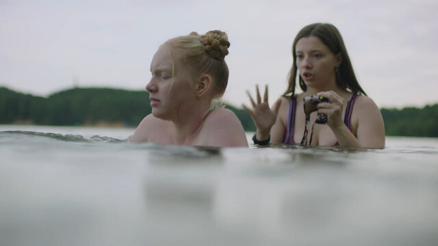 Polina Guhman sexy, Elizaveta Ishchenko sexy, Alisa Tarasenko sexy – Sama dura s02e01-02 (2021)