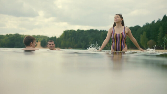 Polina Guhman sexy, Elizaveta Ishchenko sexy, Alisa Tarasenko sexy – Sama dura s02e01-02 (2021)