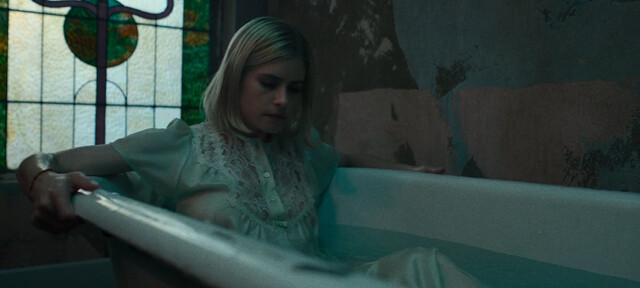 Carlson Young nude – The Blazing World (2021)