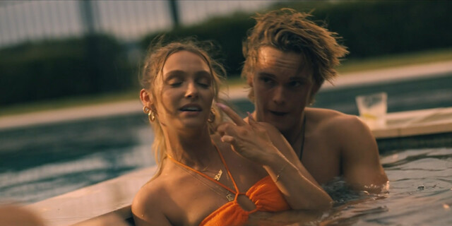 Annalisa Cochrane sexy, Sara Thompson sexy, Zenia Marshall sexy – One of Us Is Lying s01e01 (2021)