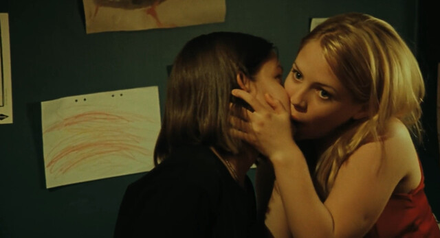 Alexandra Dahlstrom sexy, Rebecka Liljeberg sexy – Fucking Amal (1998)