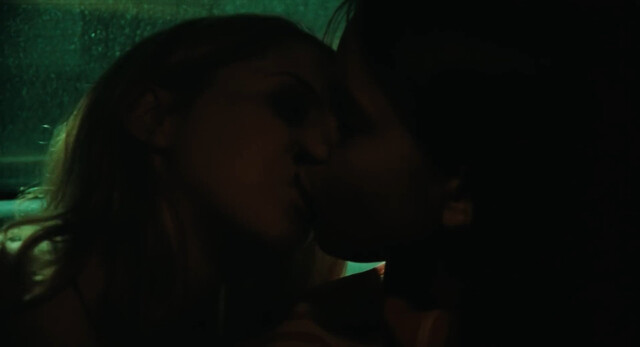 Alexandra Dahlstrom sexy, Rebecka Liljeberg sexy – Fucking Amal (1998)