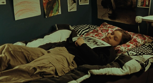 Alexandra Dahlstrom sexy, Rebecka Liljeberg sexy – Fucking Amal (1998)