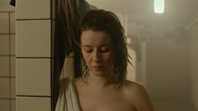 Irina Starshenbaum sexy, Marina Vasileva sexy, Maria Ivashchenko sexy – Obschaga (2021)