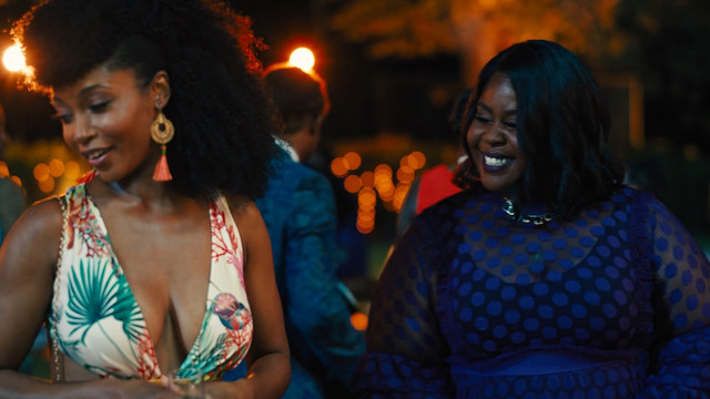 Yaya DaCosta sexy, Nadine Ellis sexy – Our Kind of People s01e01-02 (2021)