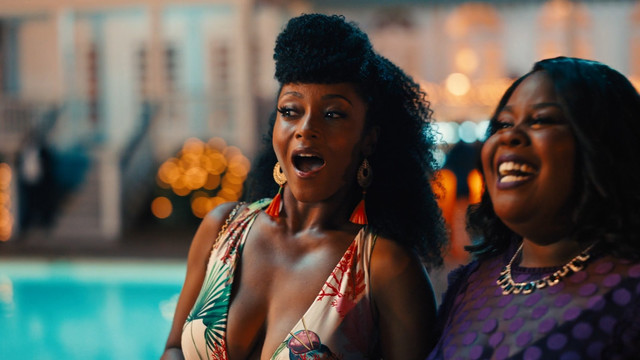 Yaya DaCosta sexy, Nadine Ellis sexy – Our Kind of People s01e01-02 (2021)