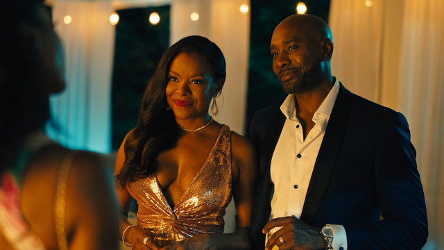 Yaya DaCosta sexy, Nadine Ellis sexy – Our Kind of People s01e01-02 (2021)