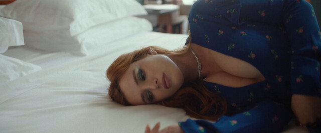 Bella Thorne sexy – Time Is Up (2021)