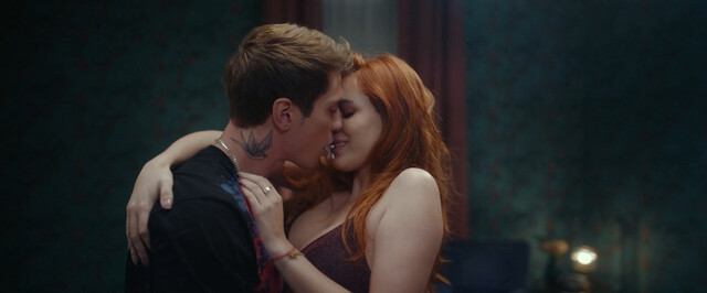 Bella Thorne sexy – Time Is Up (2021)