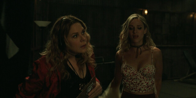 Kelli Berglund sexy, Elizabeth Posey sexy – Heels s01e05 (2021)