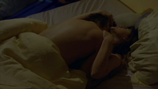 Romane Bohringer nude – Les nuits fauves (1992)