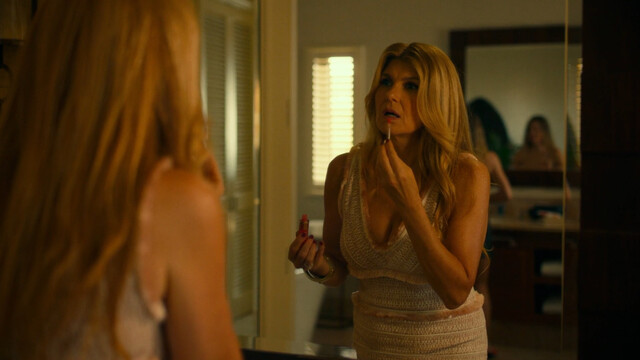 Alexandra Daddario sexy, Sydney Sweeney sexy, Brittany O’Grady sexy – The White Lotus s01e06 (2021)