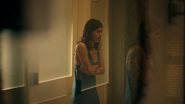 Alexandra Daddario sexy, Sydney Sweeney sexy, Brittany O’Grady sexy – The White Lotus s01e06 (2021)