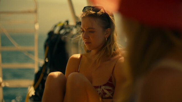 Alexandra Daddario sexy, Sydney Sweeney sexy, Brittany O’Grady sexy – The White Lotus s01e06 (2021)