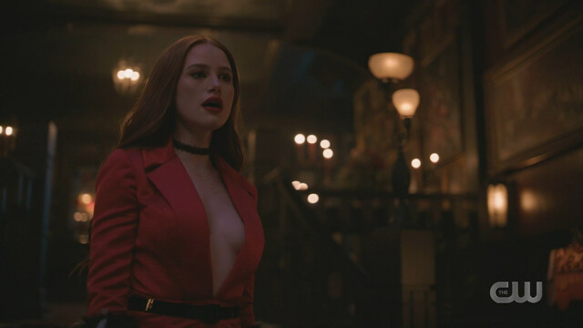 Madelaine Petsch sexy – Riverdale s05e11 (2021)