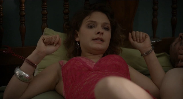 Laurie Anselme sexy, Sarah Ulysse sexy – Hotel Paradis (2013)