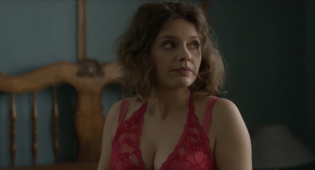 Laurie Anselme sexy, Sarah Ulysse sexy – Hotel Paradis (2013)