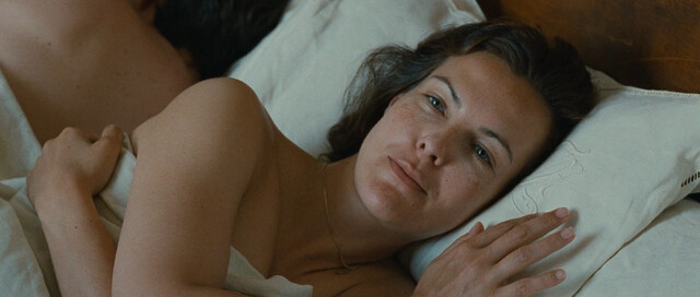 Carole Bouquet nude – Lucie Aubrac (1997)