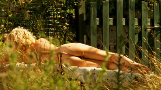 Fanny Cottencon nude – Poil de carotte (2003)