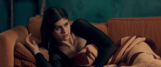 Alexandra Daddario sexy – Die in a Gunfight (2021)