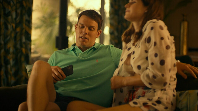 Alexandra Daddario sexy, Sydney Sweeney sexy, Brittany O’Grady sexy, Connie Britton sexy – The White Lotus s01e01 (2021)