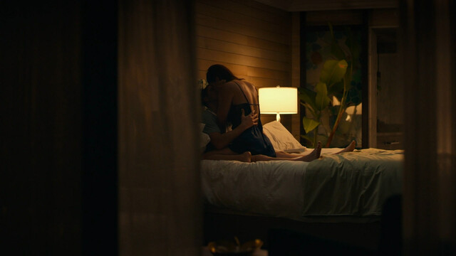 Alexandra Daddario sexy, Sydney Sweeney sexy, Brittany O’Grady sexy, Connie Britton sexy – The White Lotus s01e01 (2021)