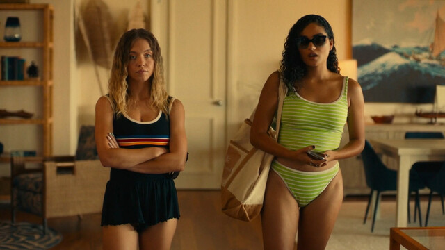 Alexandra Daddario sexy, Sydney Sweeney sexy, Brittany O’Grady sexy, Connie Britton sexy – The White Lotus s01e01 (2021)