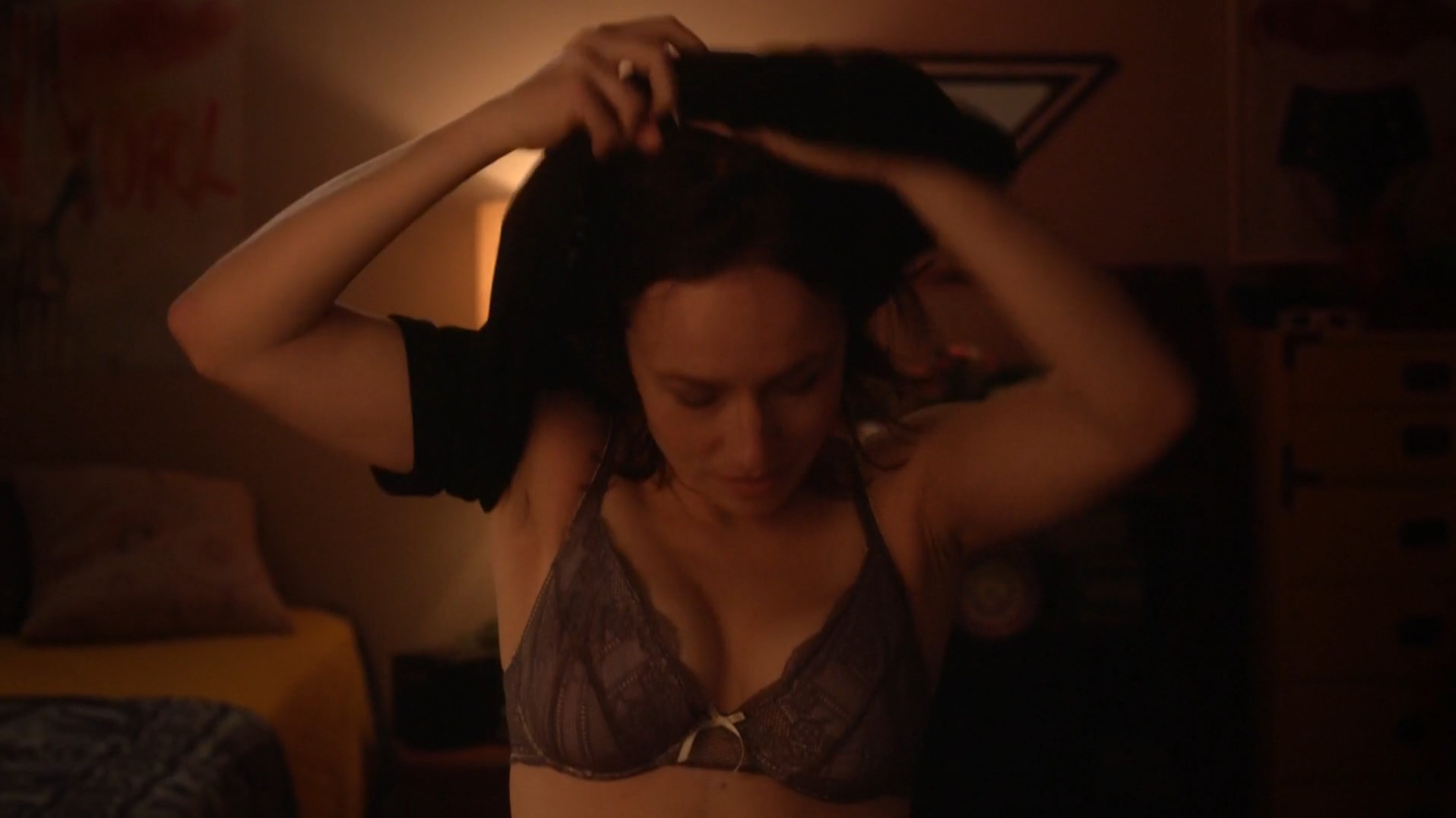 Sarah Goldberg sexy – Hindsight s01e04 (2015)