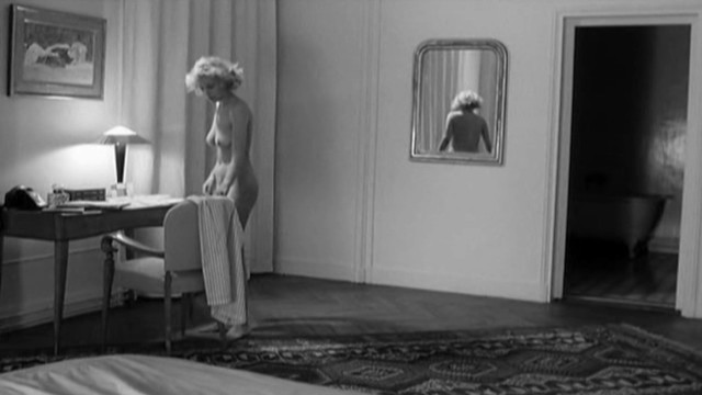 Gunilla Karlzen nude – La salle de bain (1989)