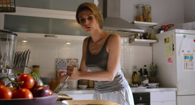 Julia Kaminska sexy, Anna Janik sexy – Narzeczony na niby (2018)