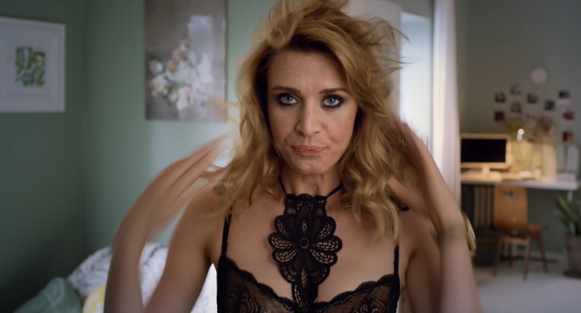 Julia Kaminska sexy, Anna Janik sexy – Narzeczony na niby (2018)