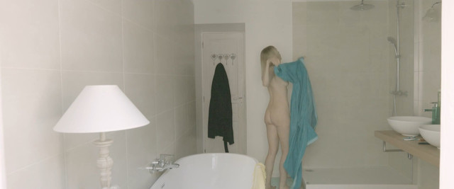 Alice Carel nude – Les beaux menteurs (2019)