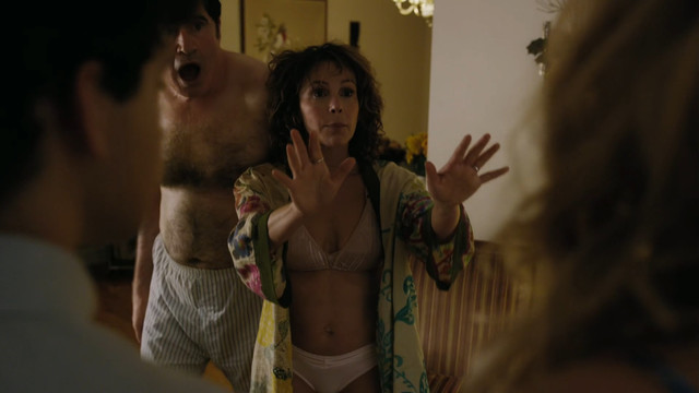 Jennifer Grey sexy – Red Oaks s01e04-07 (2015)