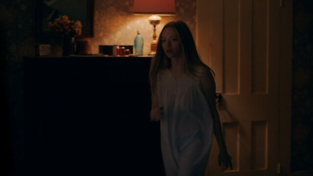 Amanda Seyfried sexy, Natalia Dyer sexy – Things Heard & Seen (2021)