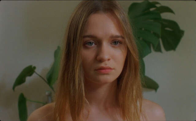 Manon Valentin sexy, Jessie Alain sexy – Vendredi sur Mer Les Filles Desir (2017)