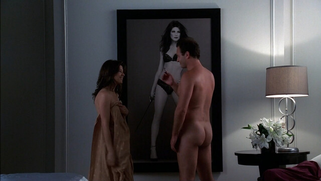 Daphne Zuniga sexy – NipTuck s05e01 (2007)