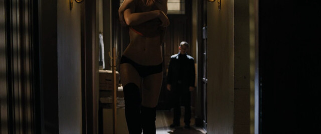 Olga Kurylenko sexy – Max Payne (2008)