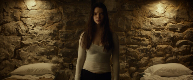 Anya Taylor-Joy sexy – Split (2016)