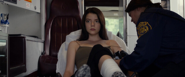 Anya Taylor-Joy sexy – Split (2016)