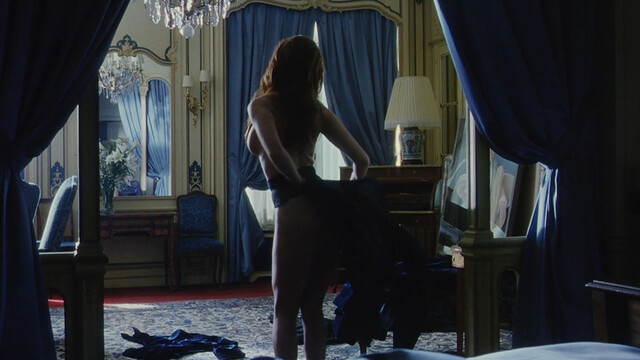 Angie Everhart nude – Love in Paris (Another Nine & a Half Weeks) (1997)