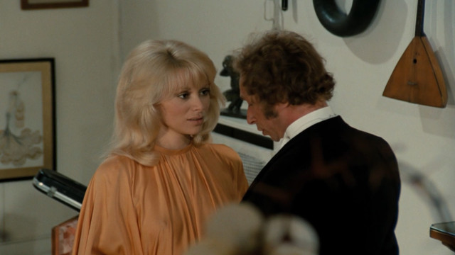 Mireille Darc nude – Le Retour du Grand Blond (1974)