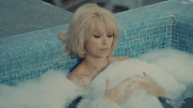 Mireille Darc nude – Troubleshooters (Laisse aller... c'est une valse !) (1971)