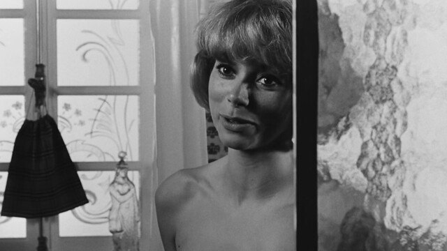 Mireille Darc nude – Galia (1966)