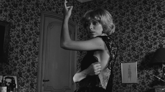 Mireille Darc nude – Galia (1966)