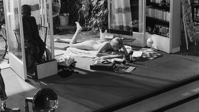 Mireille Darc nude – Galia (1966)