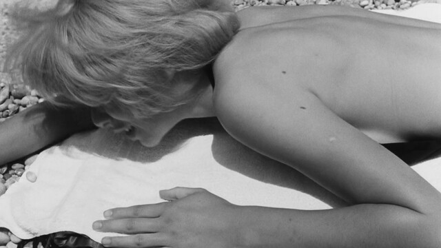 Mireille Darc nude – Galia (1966)